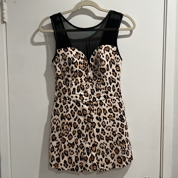 Guess Animal-print Leopard Illusion - Picture 3 of 9